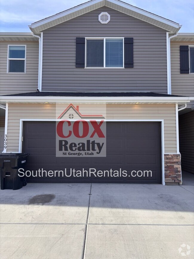 Building Photo - 3 bed | 2 bath | 2 car townhome