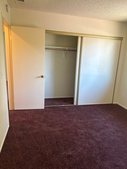 Building Photo - 704 Summerwood Ln