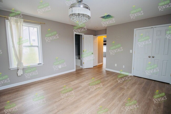 Building Photo - Available Now for Immediate Move In OR Pre...