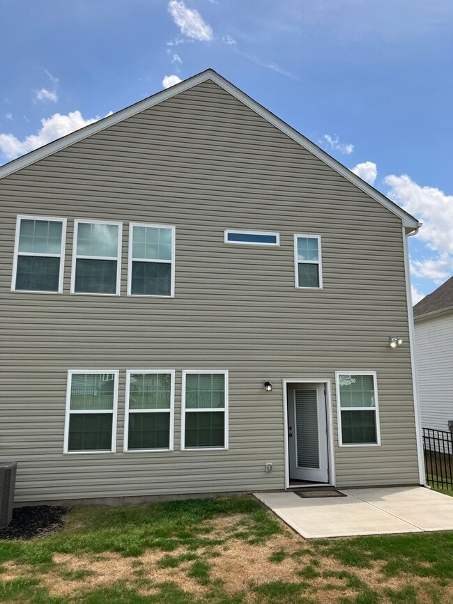 Building Photo - Beautiful Like new 3 bedroom Home in Gambi...
