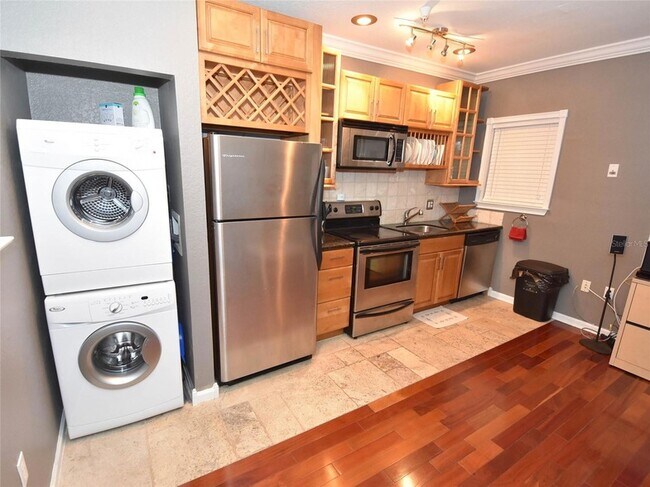 Building Photo - 201 6th St S