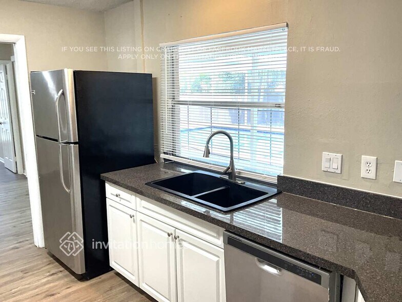 Building Photo - 2989 Kenilwick Dr S