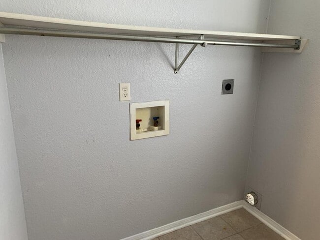 Building Photo - 2807 Cantabrian Dr