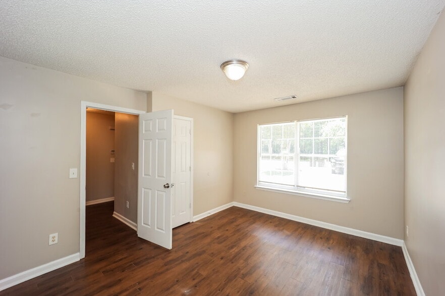 Building Photo - 1315 Maple Valley Ct