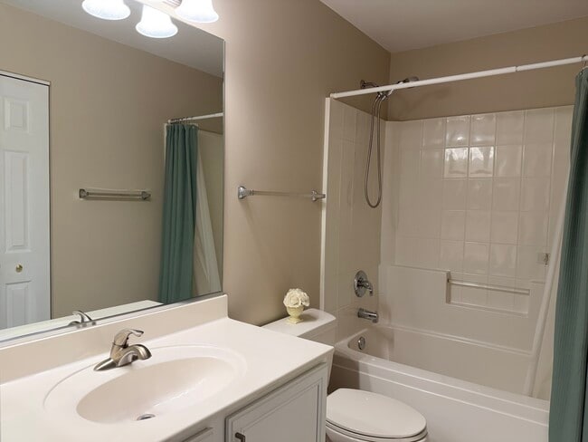 Building Photo - 372 Pine Lake Cir