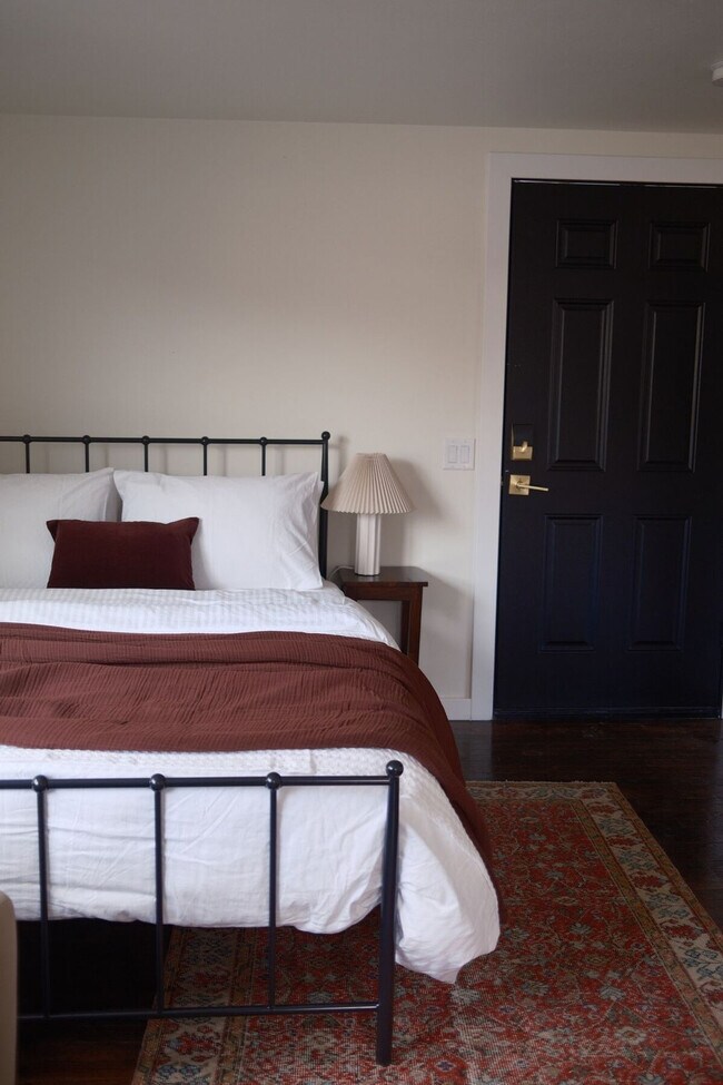 Building Photo - 200 S Henry St