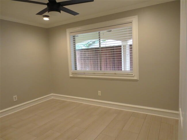 Building Photo - 8214 Split Oak Dr