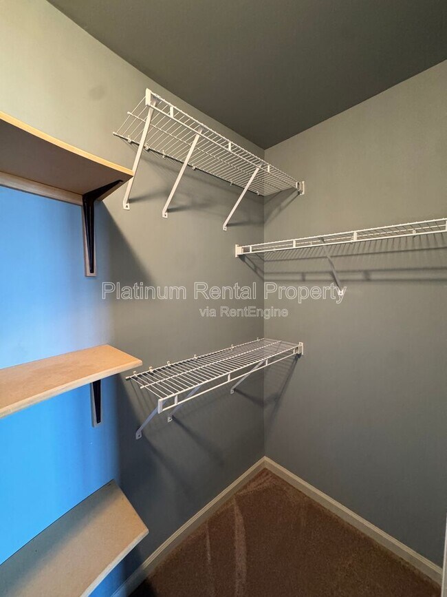 Building Photo - 1811 Traditions Way