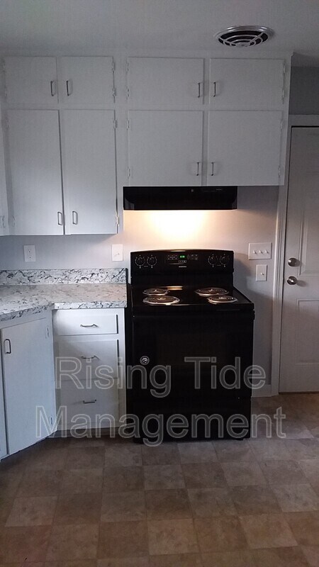 Building Photo - 18 Sunset Ln