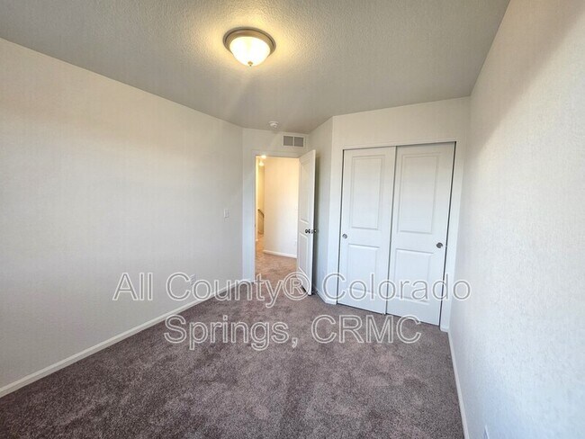 Building Photo - 9256 Lytle Grv