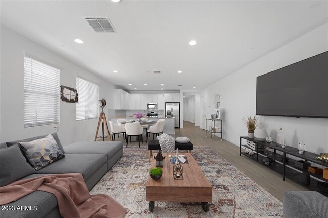 Building Photo - 17021 W Echo Ln