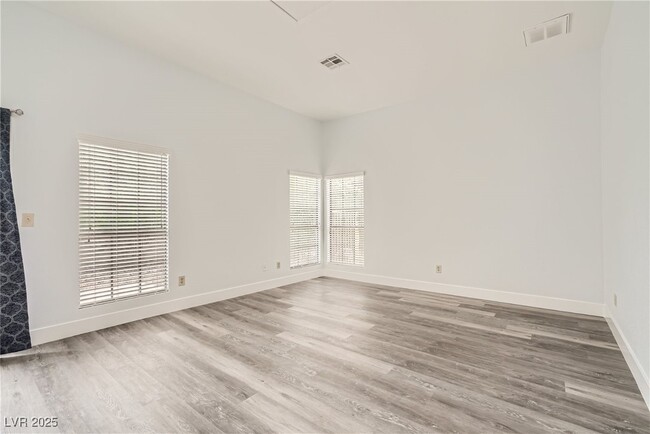 Building Photo - 4844 Maryvale Dr