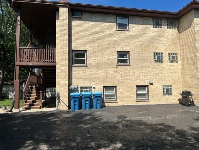 Building Photo - 711 56th St