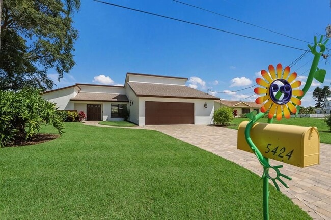 Primary Photo - 5424 America Dr