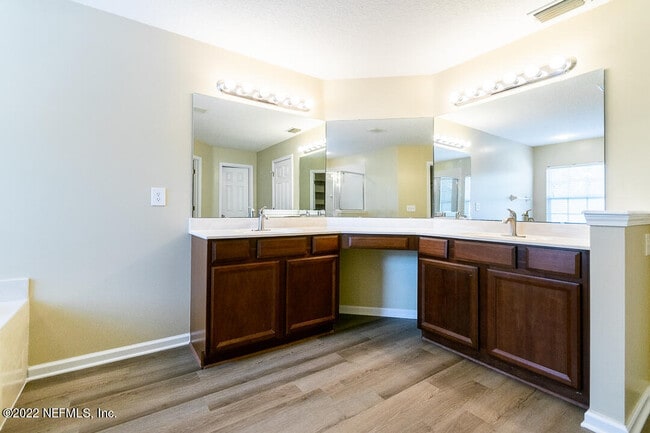 Building Photo - 825 Marjories Way