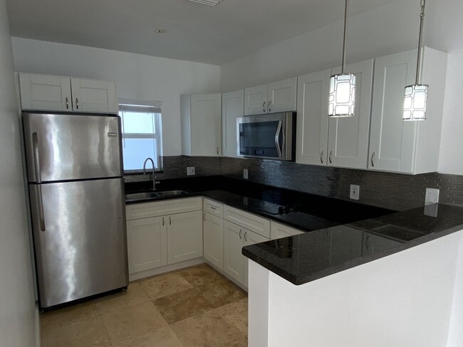Primary Photo - 2625 NE 32nd St