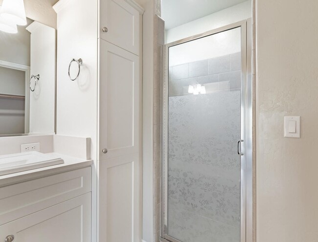 Building Photo - Loma Vista Home on 8800sf Lot for Lease