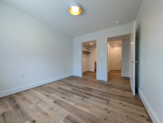 Building Photo - 5900 Fort Ave