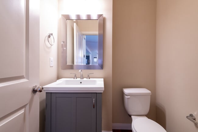 Building Photo - 6733 37th Ave S