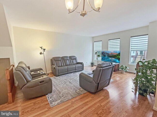 Building Photo - 2535 James Monroe Cir