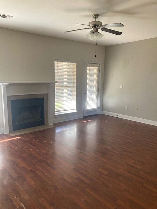Building Photo - Perkinston 3 Bedroom