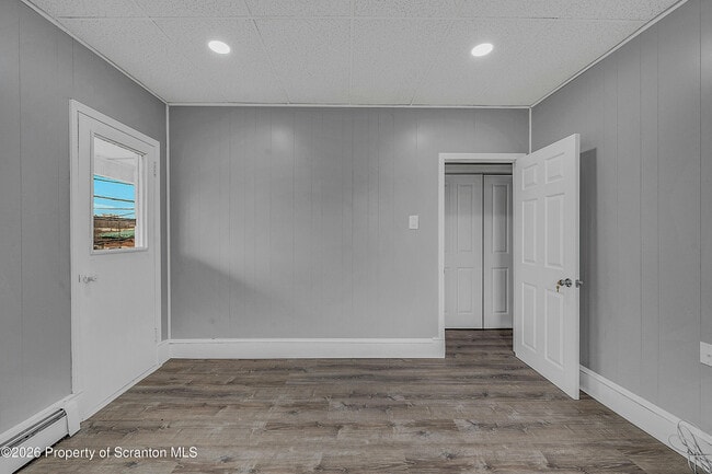 Building Photo - 6 Green Ridge St