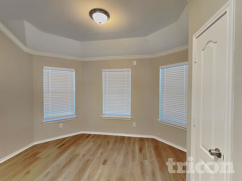 Building Photo - 223 Troy Ln