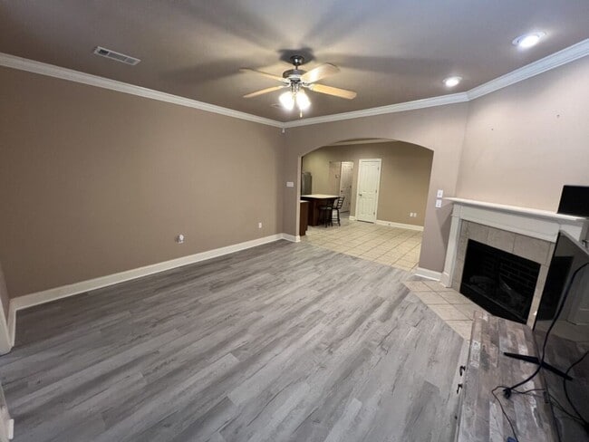 Building Photo - Newly updated! 3 bd, 2 bath condo in Zacha...