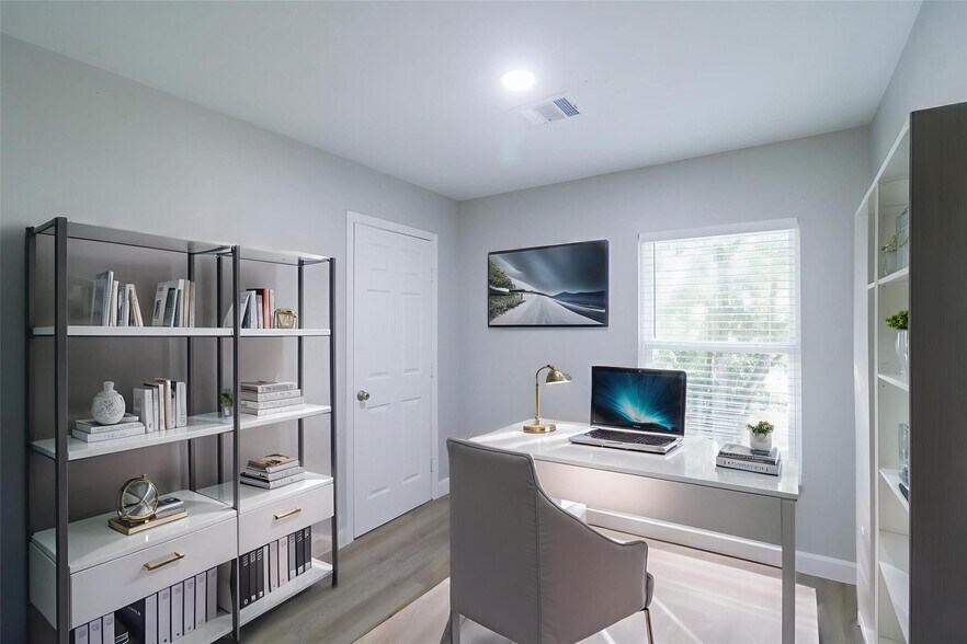 Building Photo - 6150 Ridgeway Dr