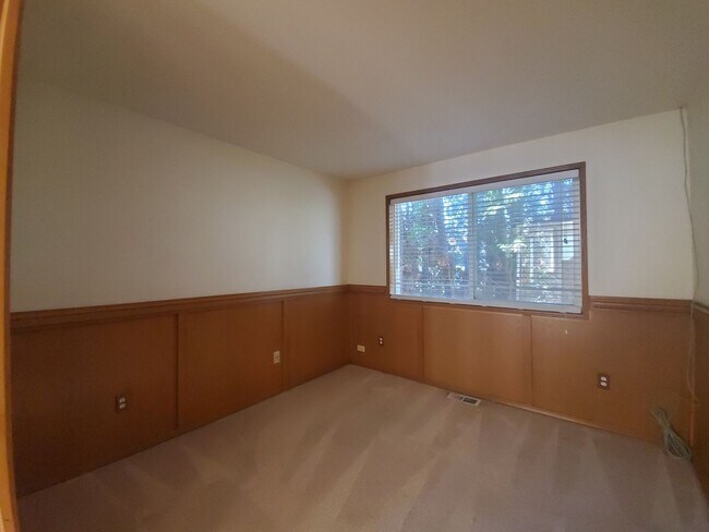 Building Photo - Great Community Amenities! 4-Bedroom, 2.5-...