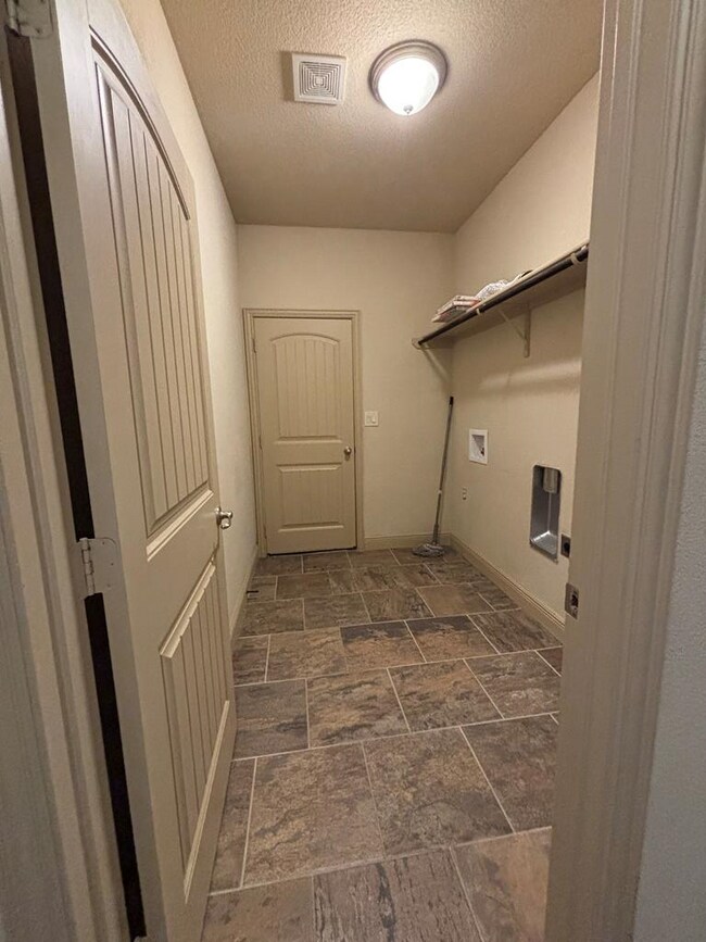 Building Photo - 4007 Roma St