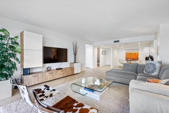 Building Photo - 5000 N Ocean Blvd