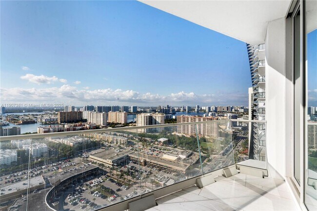 Building Photo - 16901 Collins Ave