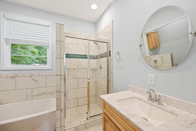 Building Photo - 138B Little River Run N