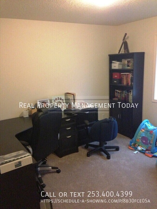 Building Photo - 3611 Loren St NE