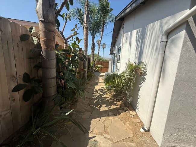 Building Photo - Charming 3BR/1.5BA Home for Rent in San Ca...