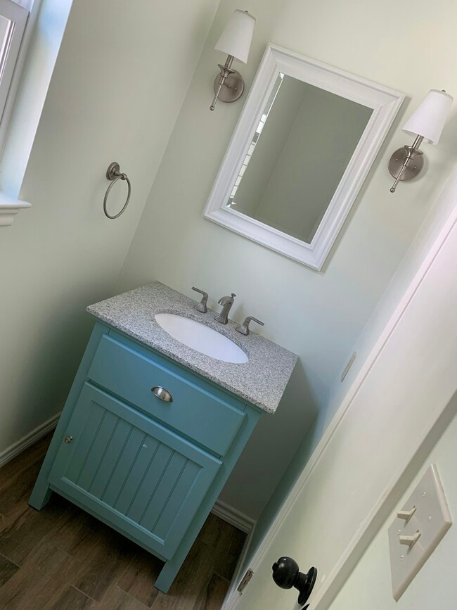 Building Photo - 5590 Clinton St