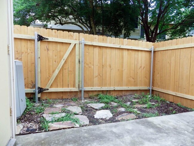 Building Photo - 11901 Swearingen Dr