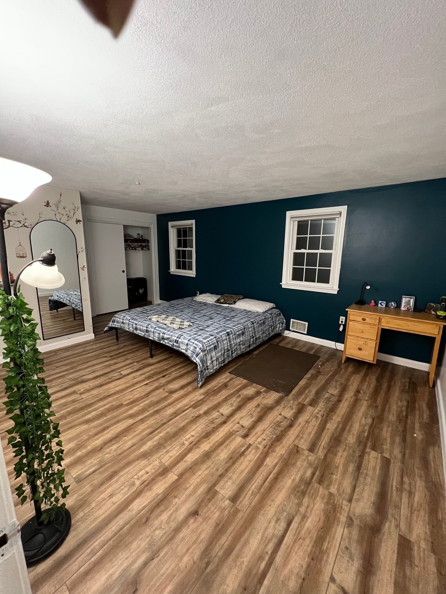 Extra Large Master Bedroom - 1 Meetinghouse Rd