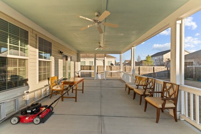 Building Photo - 3 BD 2.5 BA | Charming Home