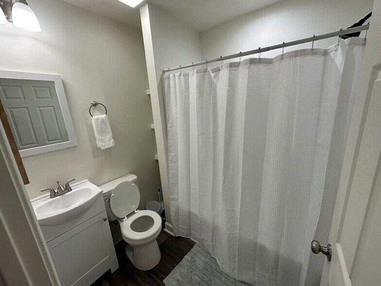 Building Photo - 121 Forest St