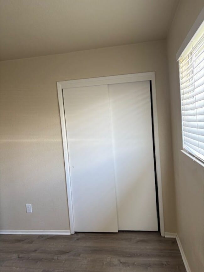 Building Photo - Single story, 3 bed 1.5 bath home.