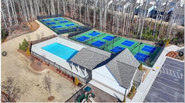 Building Photo - 2443 Walnut Tree Ln