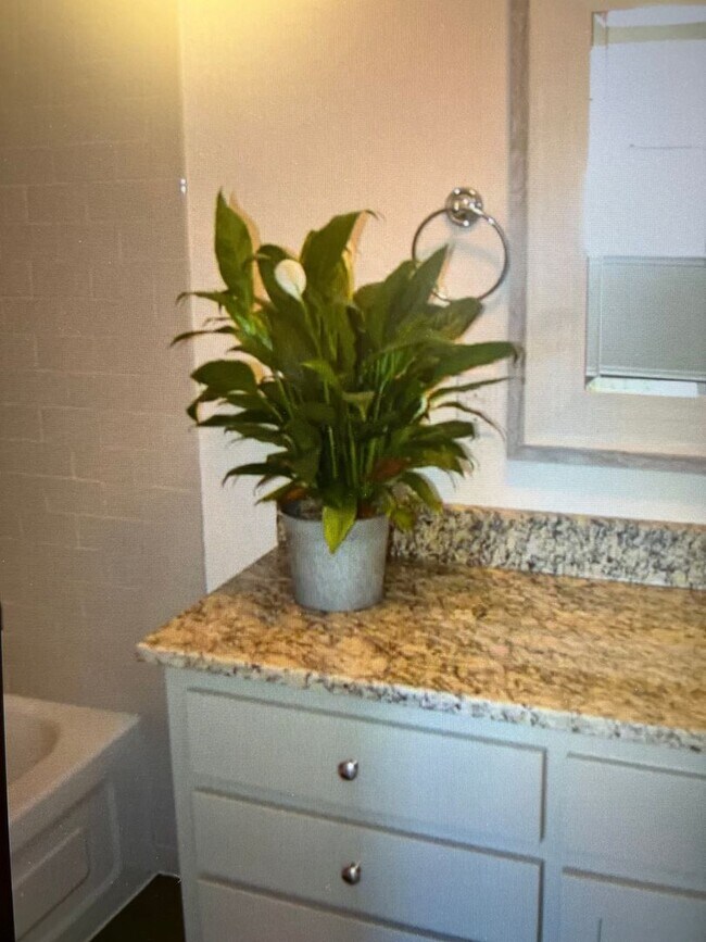 Building Photo - LIVINGSTON2701-03