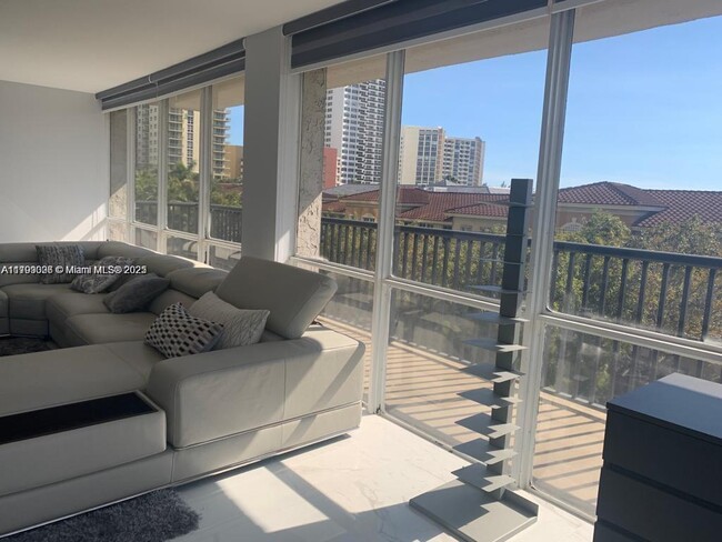 Building Photo - 2049 S Ocean Dr