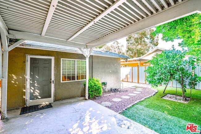 Building Photo - 5353 Don Pio Dr