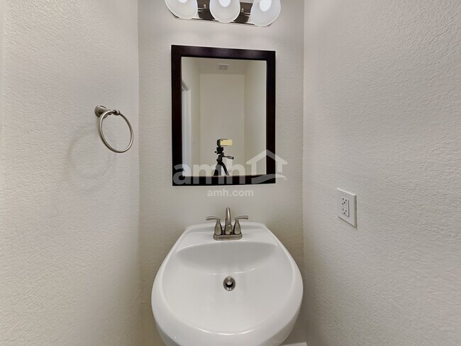 Building Photo - 21614 Champagne Dr E