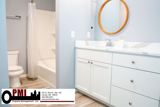 Building Photo - 2 Bedroom, 1.5 Bathroom Single Unit for Rent at Historic WaterPark