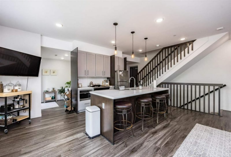 Building Photo - 527 S Dubuque St