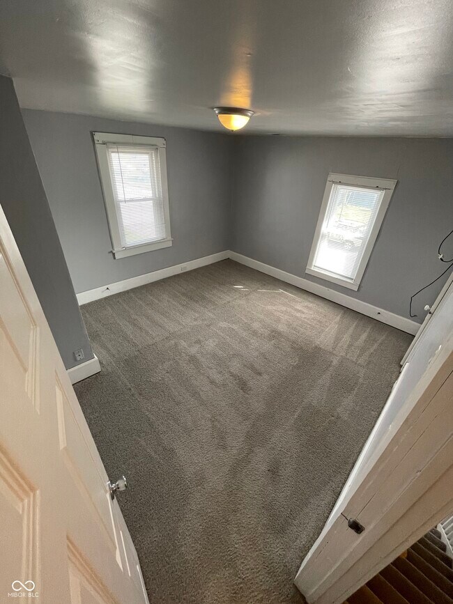 Building Photo - 93 S 5th Ave